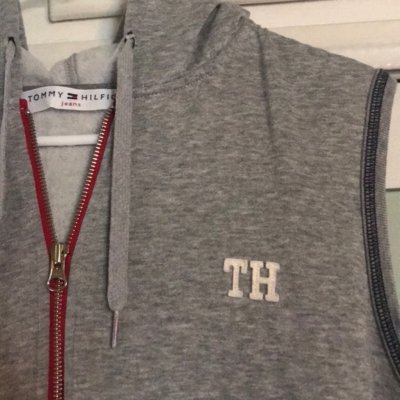 Woman’s Tommy Hilfiger Zip Up Sleeveless Hoodie - Picture 3 of 12